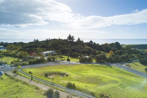Photo of property in 2 Pekama Drive, Cable Bay, 0420