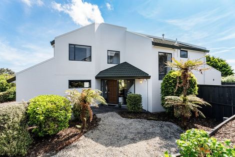 Photo of property in 21 Joseph Banks Drive, Whitby, Porirua, 5024