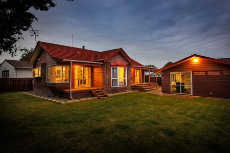 Photo of property in 21 Dalfield Place, Highbury, Palmerston North, 4412