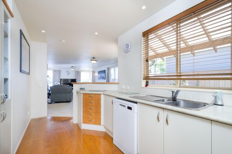 Photo of property in 2/15 Stoneleigh Court, Sunnynook, Auckland, 0632
