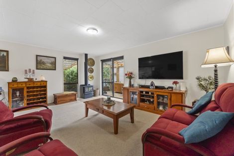 Photo of property in 37 Hookway Grove, Paraparaumu, 5032