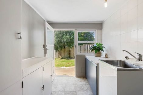 Photo of property in 21 La Trobe Street, Pakuranga Heights, Auckland, 2010