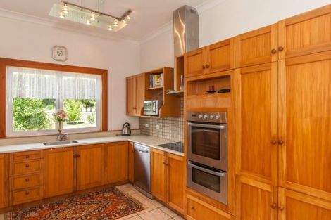 Photo of property in 290 Heatherlea Road East, Levin, 5571