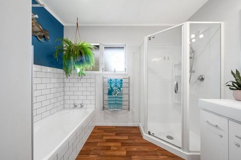 Photo of property in 32 Harford Place, Pakuranga Heights, Auckland, 2010