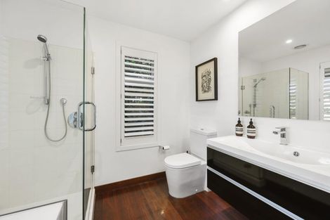 Photo of property in 5 Bayview Terrace, Oriental Bay, Wellington, 6011