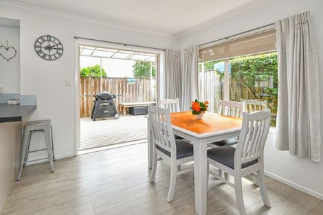 Photo of property in 25c Youngs Road, Papakura, 2110