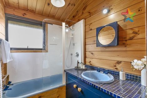 Photo of property in 87 Allington Road, Karori, Wellington, 6012