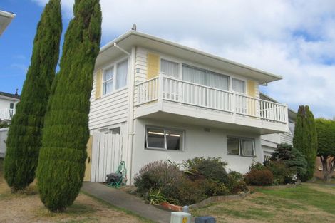 Photo of property in 5 Westview Grove, Miramar, Wellington, 6022