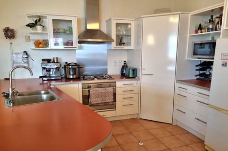 Photo of property in Endeavour Apartments, 10/125 Thorndon Quay, Pipitea, Wellington, 6011