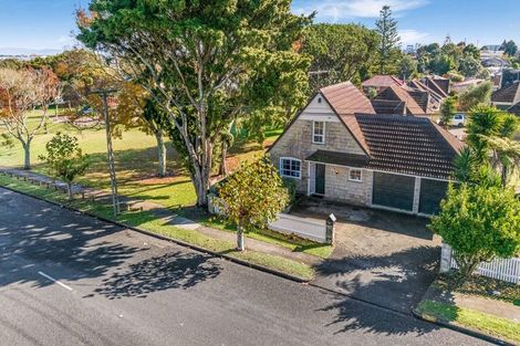 Photo of property in 1/10 Grande Vue Road, Hillpark, Auckland, 2102