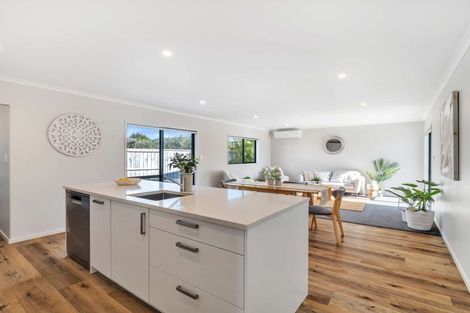 Photo of property in 13 Olney Court, One Tree Point, 0118