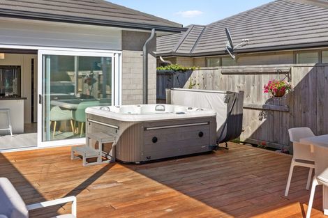 Photo of property in 57 Te Kio Crescent, Papamoa Beach, Papamoa, 3118