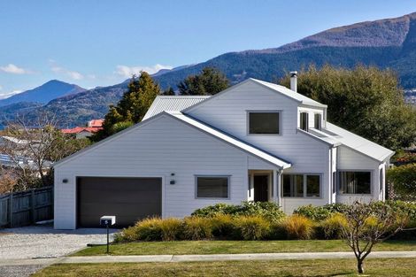 Photo of property in 5 Cedar Drive, Kelvin Heights, Queenstown, 9300
