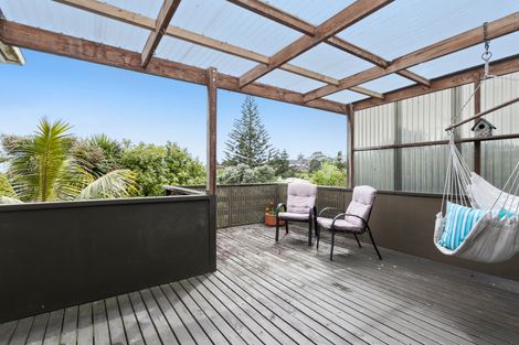 Photo of property in 32 Evans Road, Glen Eden, Auckland, 0602