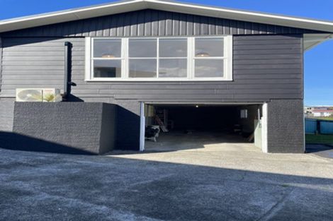 Photo of property in 8 Kelvin Place, Westown, New Plymouth, 4310