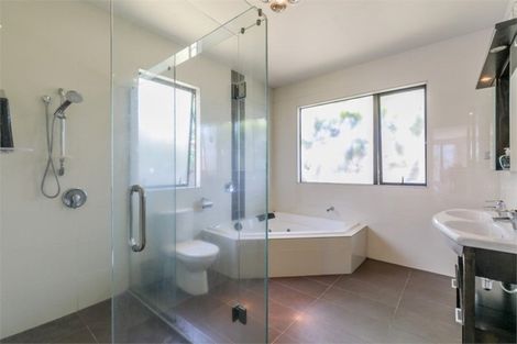 Photo of property in 31 Cricklade Terrace, Windsor Park, Auckland, 0632