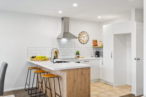 Photo of property in 6/42 Fields Parade, Oteha, Auckland, 0632
