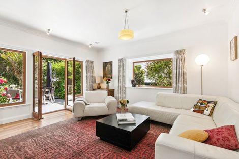 Photo of property in 60 Glen Road, Kelburn, Wellington, 6012