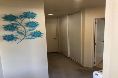 Photo of property in 9 Graham Collins Drive, Windsor Park, Auckland, 0632