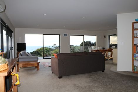 Photo of property in 2 Coachmans Way, Cable Bay, 0420