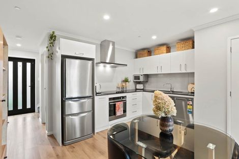 Photo of property in 6 Honowai Street, Kumeu, 0810