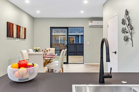 Photo of property in 10 Vinistra Road, Kumeu, 0810