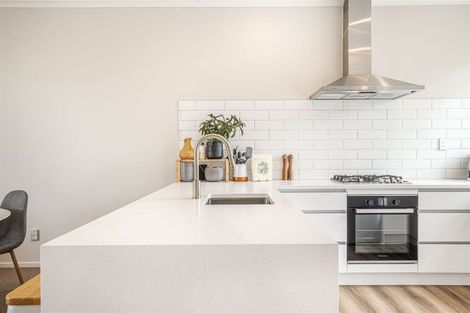 Photo of property in 9s Clearwater Cove, West Harbour, Auckland, 0618