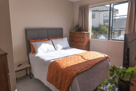 Photo of property in 5 Kaweka Close, Aotea, Porirua, 5024