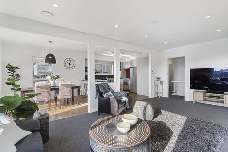 Photo of property in 43 Agincourt Street, Glenfield, Auckland, 0629