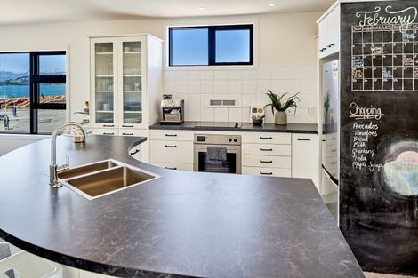 Photo of property in Endeavour Apartments, 1/125 Thorndon Quay, Pipitea, Wellington, 6011