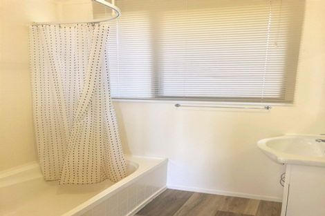 Photo of property in 2/21 Sarajevo Place, Massey, Auckland, 0614