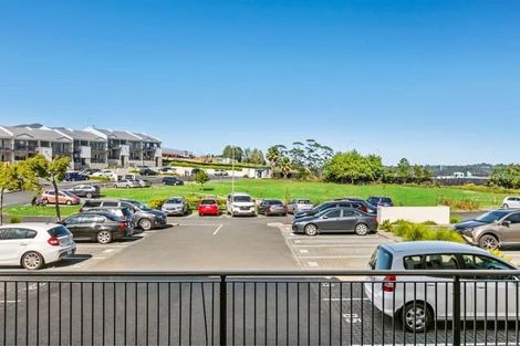 Photo of property in 4b/71 Spencer Road, Oteha, Auckland, 0632