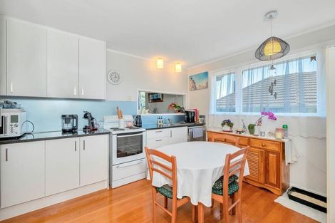 Photo of property in 42 Barrys Road, Glendene, Auckland, 0602