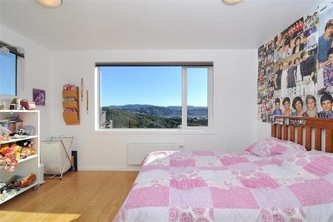 Photo of property in 7 Kastos Way, Strathmore Park, Wellington, 6022