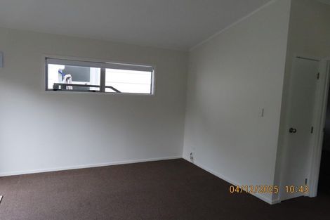 Photo of property in 15 Fernhaven Place, Massey, Auckland, 0614