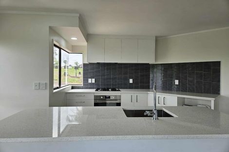 Photo of property in 58 Sunset Road, Unsworth Heights, Auckland, 0632