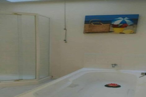 Photo of property in 58 Sunset Road, Unsworth Heights, Auckland, 0632