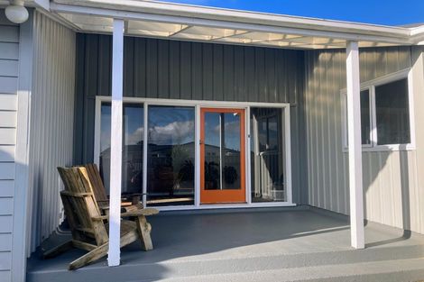 Photo of property in 15 Loasby Crescent, Newlands, Wellington, 6037