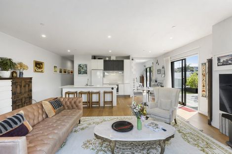 Photo of property in Frank Sargeson Apts, 4/80g Anzac Street, Takapuna, Auckland, 0622