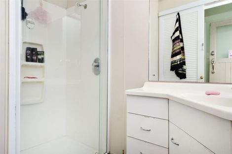 Photo of property in 2a Parakai Avenue, Parakai, 0830