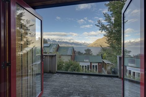 Photo of property in 22a Evergreen Place, Sunshine Bay, Queenstown, 9300