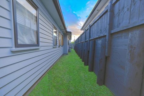 Photo of property in 113 Tiriwa Drive, Massey, Auckland, 0614