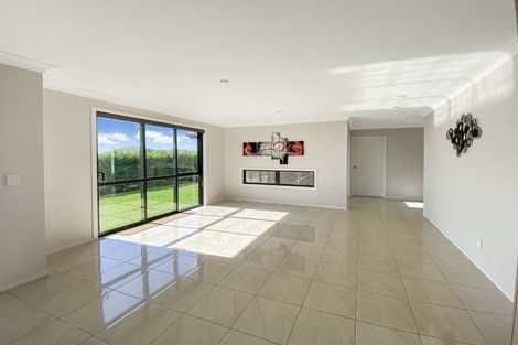 Photo of property in 89 Lake Panorama Drive, Henderson Valley, Auckland, 0612