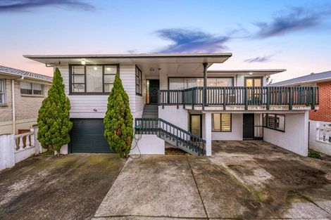 Photo of property in 214a Edmonton Road, Te Atatu South, Auckland, 0610
