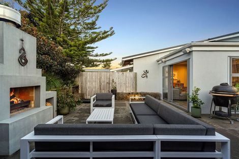 Photo of property in 1/16 Gordon Avenue, Milford, Auckland, 0620