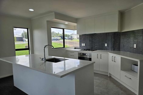 Photo of property in 58 Sunset Road, Unsworth Heights, Auckland, 0632