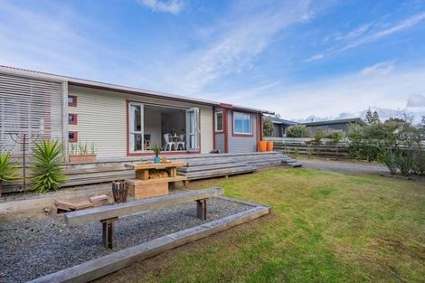 Photo of property in 52 Rutherford Drive, Waikanae Beach, Waikanae, 5036