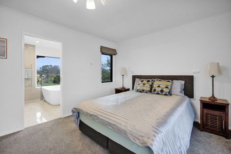 Photo of property in 8 Greenridge Lane, Merrilands, New Plymouth, 4312