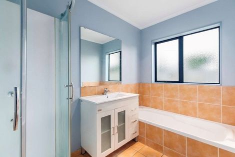 Photo of property in 100a Manuroa Road, Takanini, 2112