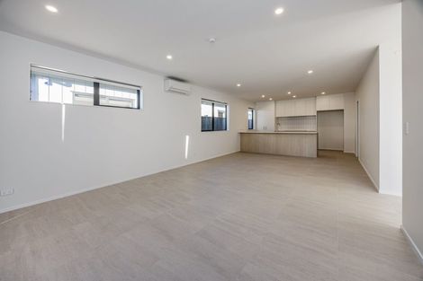 Photo of property in 124 Pepene Avenue, Takanini, Auckland, 2112